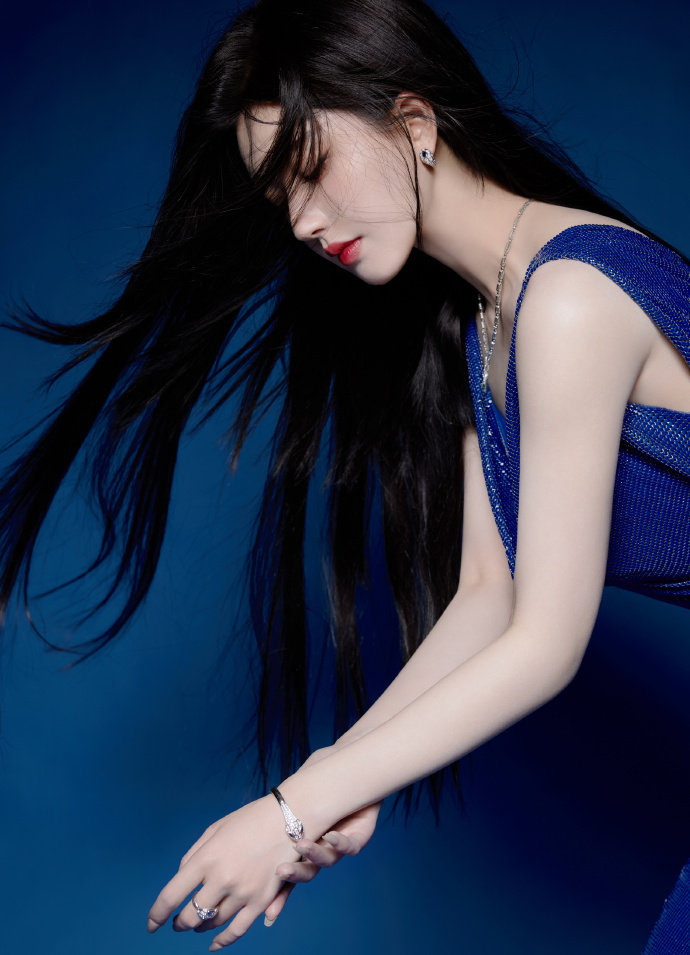 - 蜜桃国精产品二三三区老版Vpg电子试